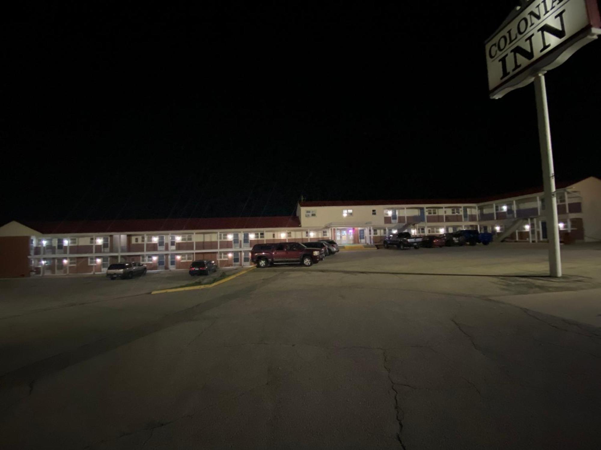 Colonial Inn Dyersville Exterior photo